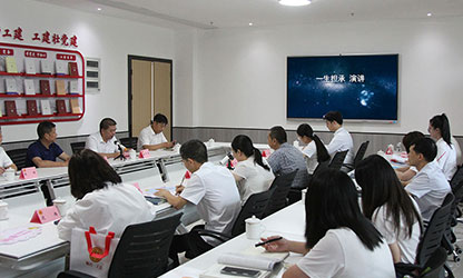 林善平董事長在經典書籍閱讀分享會上作《一生擔承》演講